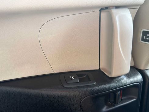 Used 2023 Chrysler Pacifica Touring-L FWD image 24