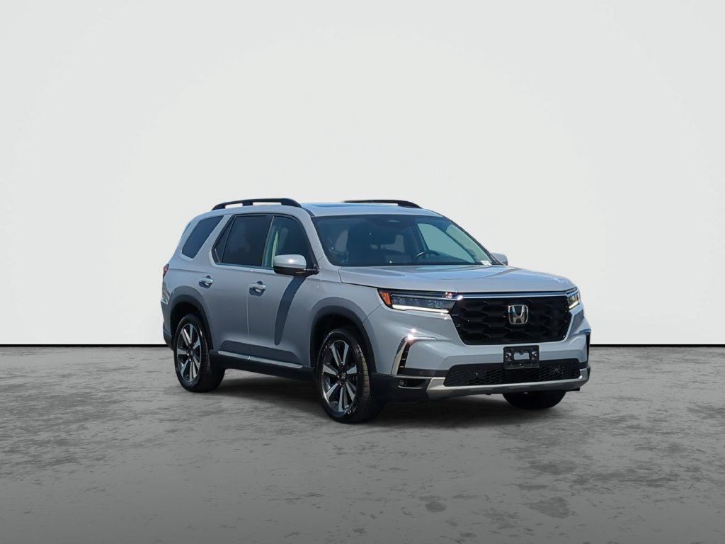Used 2025 Honda Pilot Touring image 2