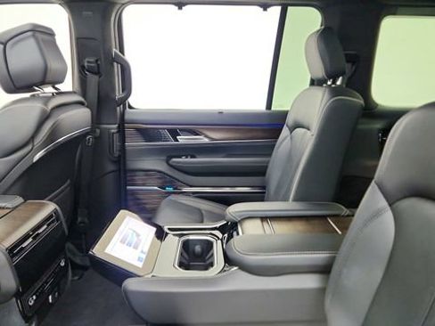 Used 2022 Jeep Grand Wagoneer Series II w/ Convenience Group III image 31