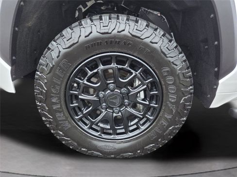 Used 2025 Toyota Tundra SR5 w/ SR5 Premium Package AWD/4WD image 35