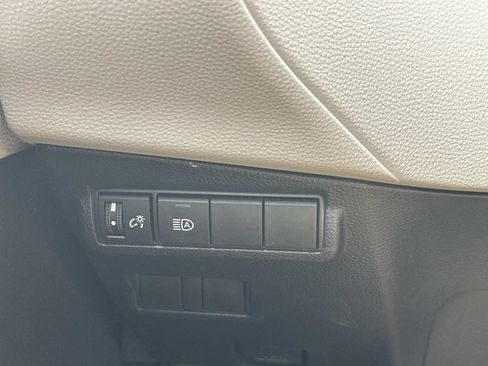 Used 2024 Toyota Corolla Cross L AWD/4WD image 26
