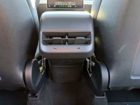 Used 2024 Tesla Model Y Long Range image 29