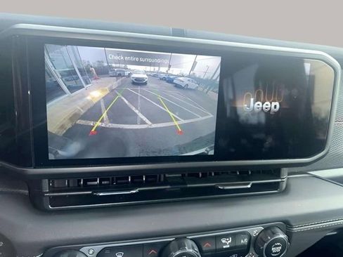 Used 2025 Jeep Wrangler Unlimited Rubicon image 13