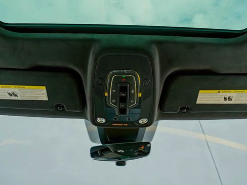 Used 2025 Lamborghini Urus SE image 75