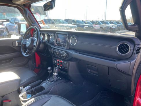 Used 2022 Jeep Wrangler Unlimited Sahara w/ Cold Weather Group image 18