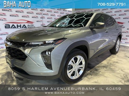 Used 2024 Chevrolet Trax LS w/ Driver Confidence Package FWD image 1