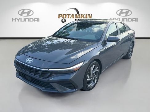 Certified 2025 Hyundai Elantra SEL FWD image 1
