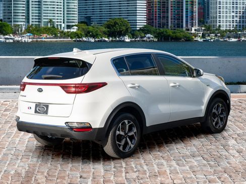 Used 2021 Kia Sportage LX image 5