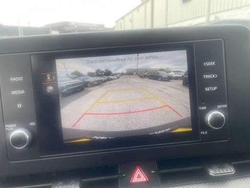 Used 2025 Kia Sportage LX FWD image 23