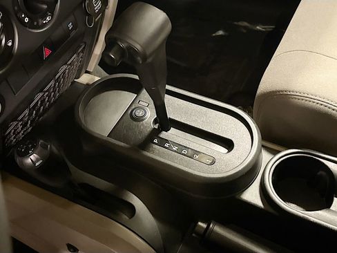 Used 2009 Jeep Wrangler Unlimited Sahara image 17