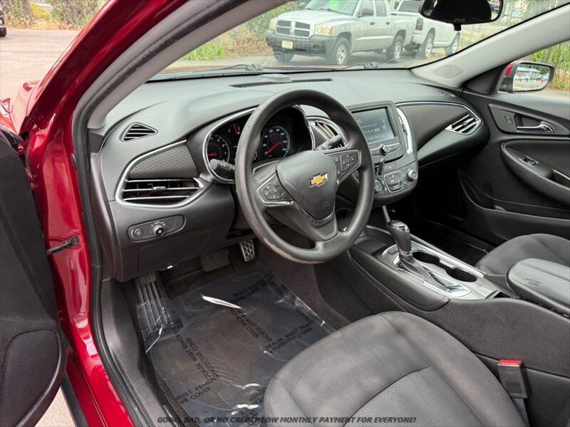 Used 2017 Chevrolet Malibu LT FWD image 10