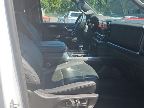 Used 2024 Chevrolet Silverado 1500 LTZ AWD/4WD image 9