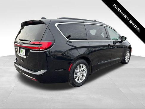 Used 2022 Chrysler Pacifica Touring-L FWD image 7