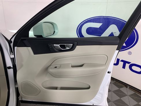 Used 2019 Volvo XC60 T5 Momentum w/ Premium Package image 40