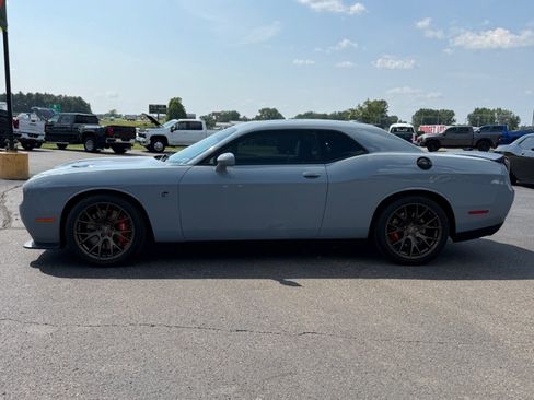 Used 2016 Dodge Challenger SRT Hellcat RWD image 5