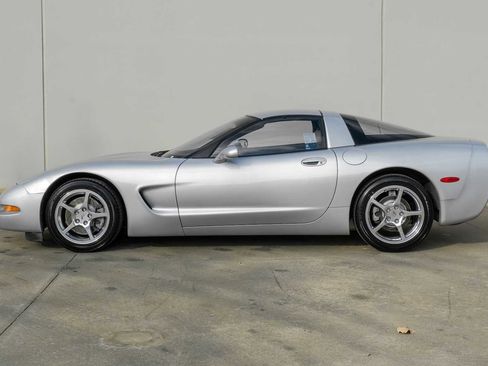 Used 2000 Chevrolet Corvette w/ Memory Pkg image 11