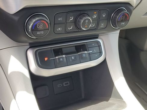 Used 2020 GMC Acadia SLE w/ Driver Convenience Package FWD image 18
