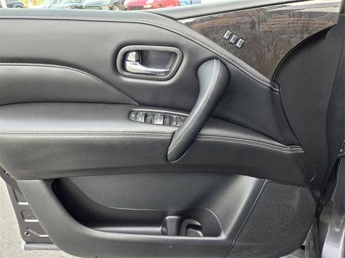 Used 2024 INFINITI QX80 Luxe image 17