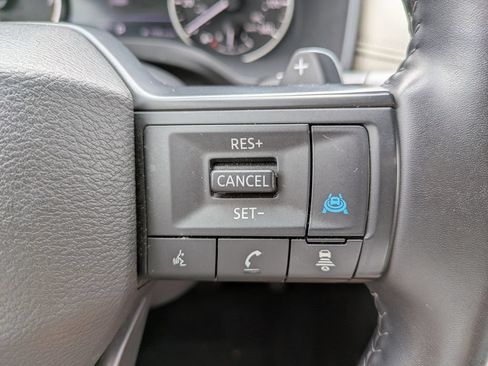 Certified 2025 Nissan Rogue SV FWD image 25