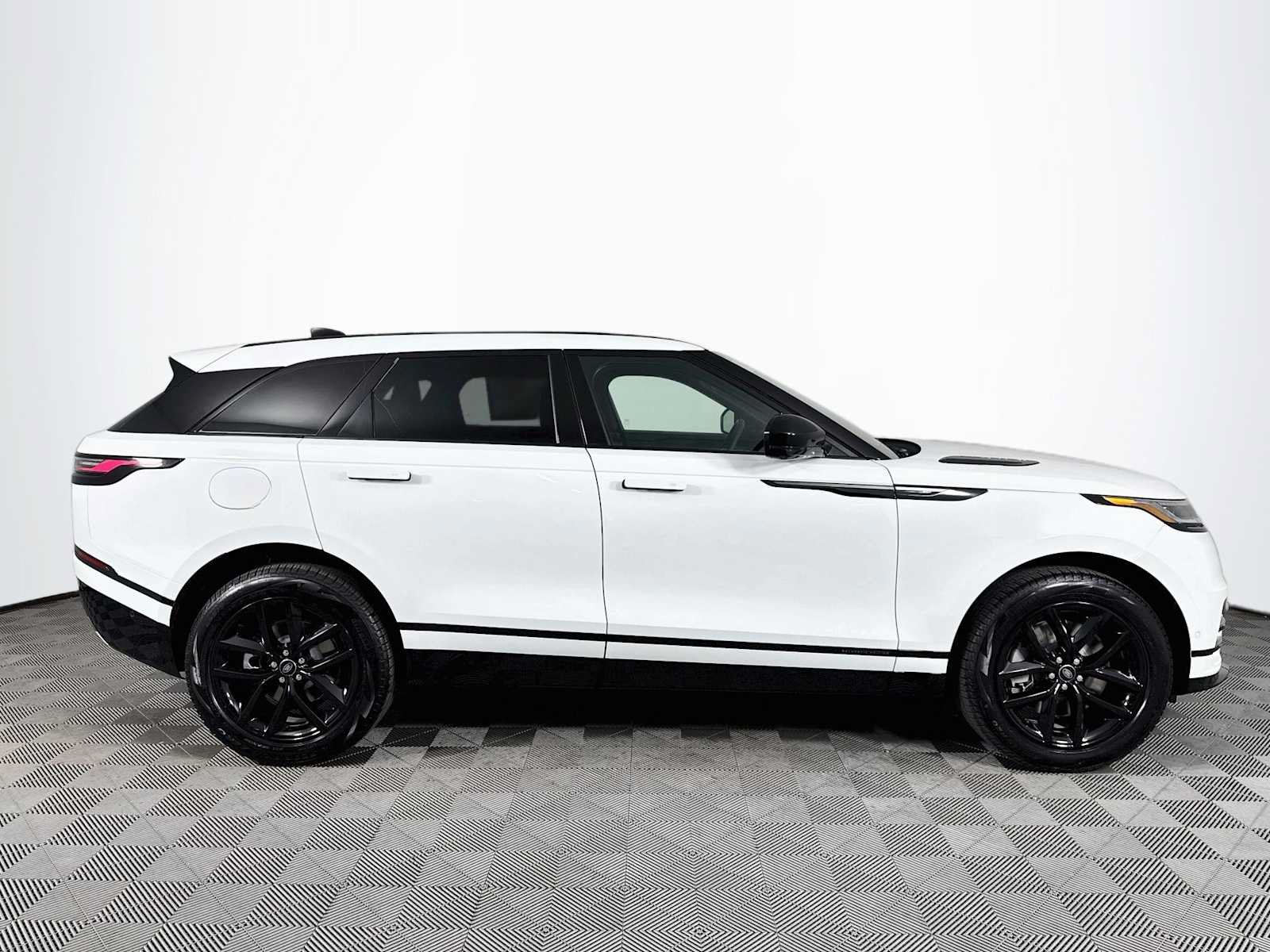 New 2026 Land Rover Range Rover Velar Belgravia AWD/4WD image 4