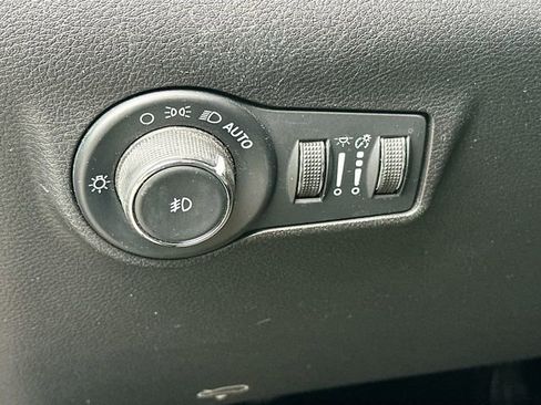 Used 2022 Jeep Compass Trailhawk w/ Trailhawk Convenience Group AWD/4WD image 11