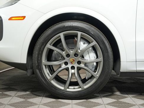 Certified 2023 Porsche Cayenne Turbo AWD/4WD image 13