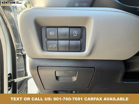 Used 2024 Toyota Highlander XLE AWD/4WD image 21