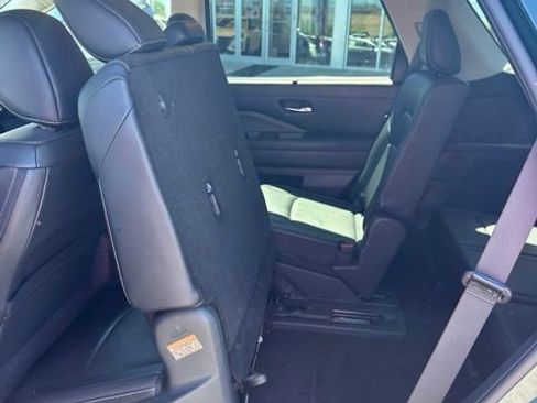 Certified 2024 Nissan Pathfinder SL w/ Black Appearance Package AWD/4WD image 11
