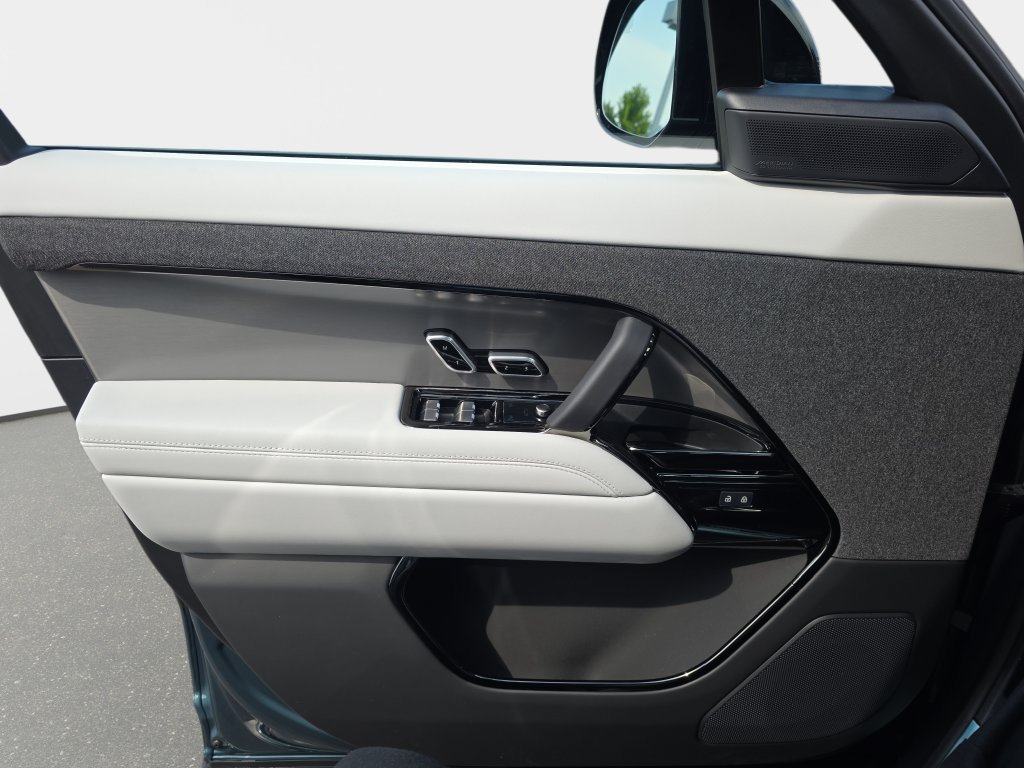 New 2026 Land Rover Range Rover Sport SE AWD/4WD image 19