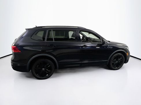 Used 2022 Volkswagen Tiguan SE R-Line image 4