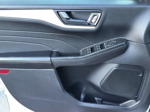 Used 2022 Ford Escape SE w/ Cold Weather Package FWD image 17