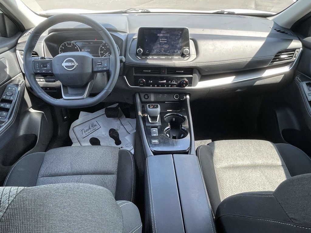 Used 2025 Nissan Rogue SV FWD image 11