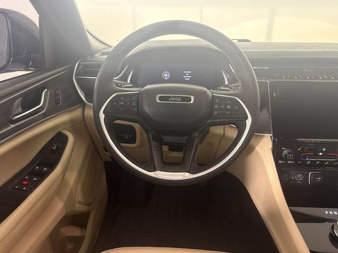 Used 2023 Jeep Grand Cherokee L Limited w/ Black Appearance Package RWD image 11