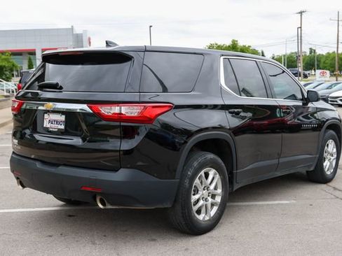 Used 2021 Chevrolet Traverse LS FWD image 3