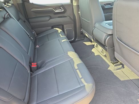 Used 2025 GMC Sierra 1500 SLT AWD/4WD image 11