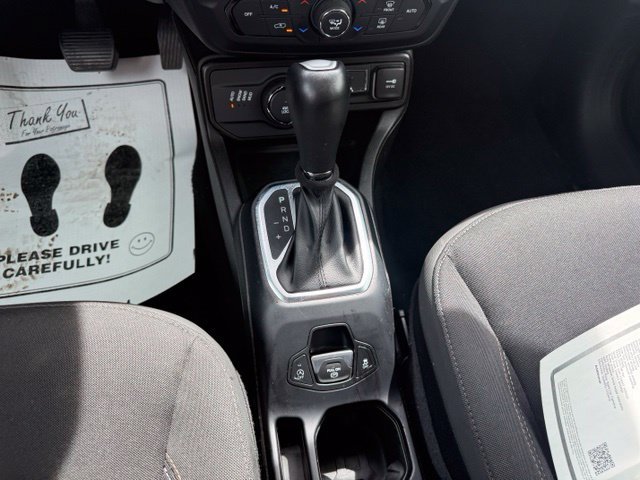 Used 2023 Jeep Renegade Latitude AWD/4WD image 16