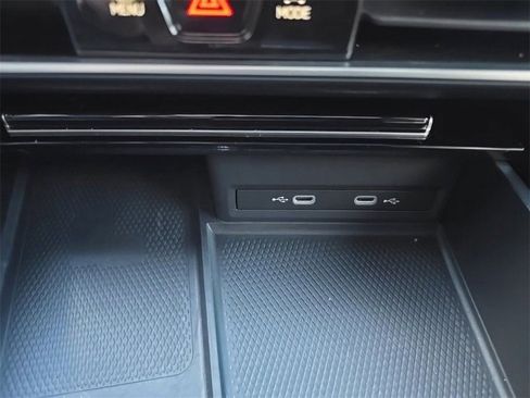 Used 2024 Volkswagen Atlas Cross Sport SE w/ Panoramic Sunroof Package image 16