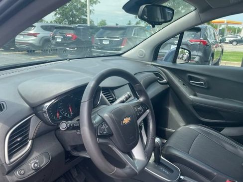 Used 2019 Chevrolet Trax LT w/ LT Convenience Package AWD/4WD image 9