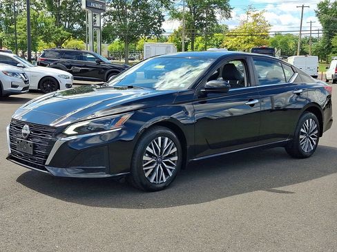 Certified 2023 Nissan Altima 2.5 SV AWD/4WD image 3