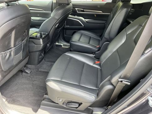 Used 2025 Kia Telluride S image 17