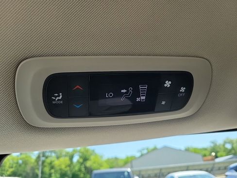 Used 2022 Chrysler Voyager LX FWD image 24