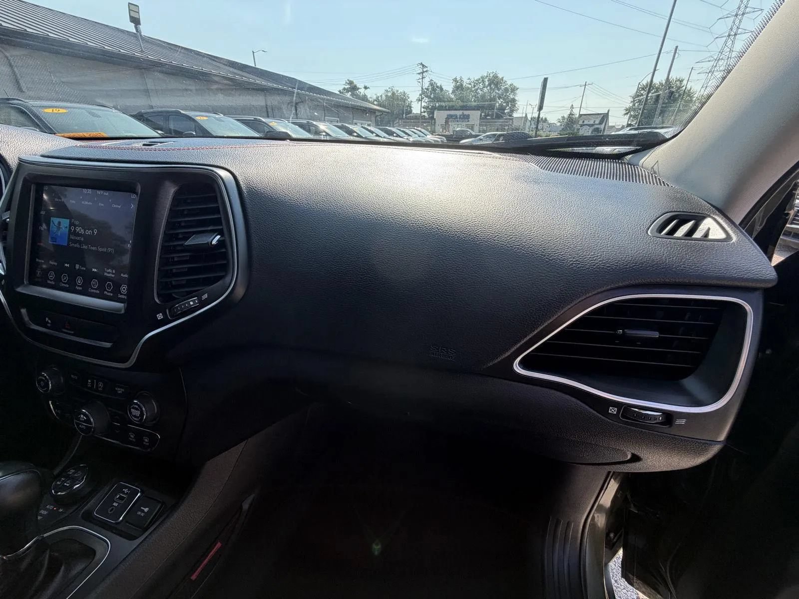 Used 2020 Jeep Cherokee Trailhawk w/ Comfort/Convenience Group AWD/4WD image 13