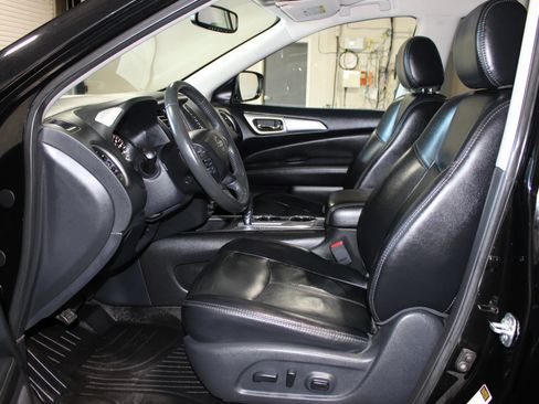 Used 2018 Nissan Pathfinder SL w/ Cargo Package FWD image 9