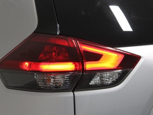 Used 2020 Nissan Rogue SV AWD/4WD image 45