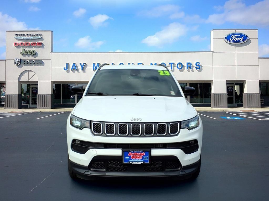 Used 2023 Jeep Compass Latitude w/ Convenience Group AWD/4WD image 9