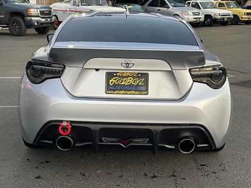 Used 2017 Toyota 86 image 5