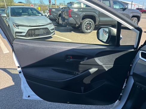Used 2022 Toyota Corolla LE FWD image 33