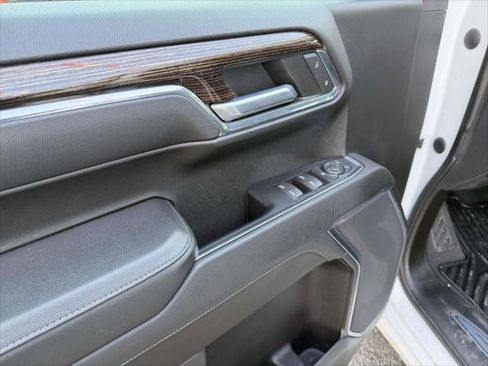 Used 2022 GMC Sierra 1500 Elevation w/ LPO, Elevation Black Package image 16