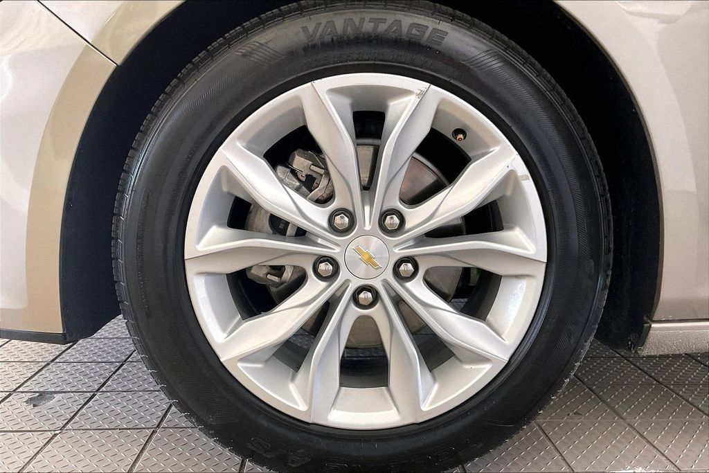 Used 2024 Chevrolet Malibu LT FWD image 32