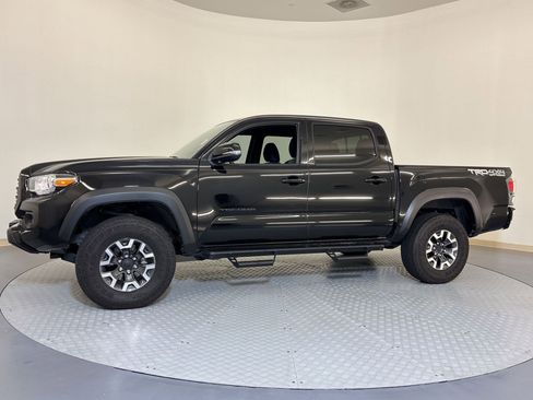 Used 2023 Toyota Tacoma TRD Off-Road image 2